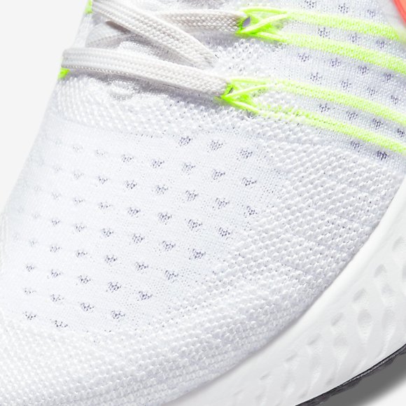 BNIB Nike Women's React Infinity Run Flyknit 2 - Picture 4 of 11